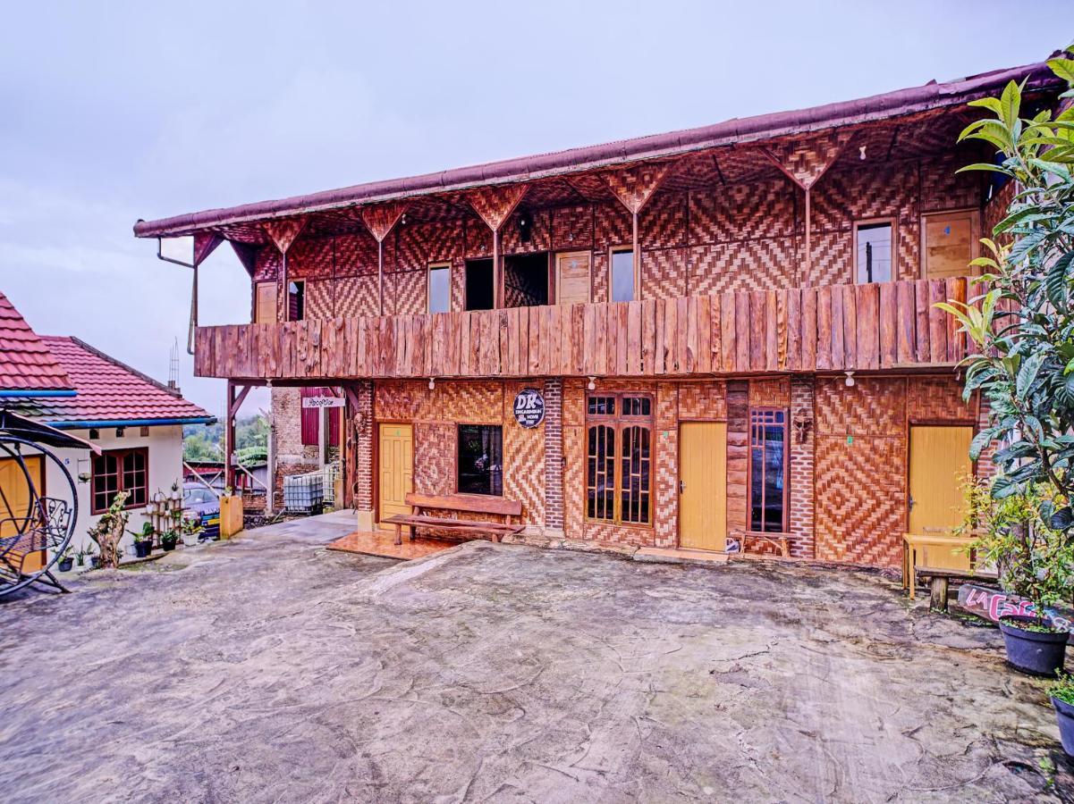 Oyo 90209 Dk Singarimbun Berastagi Homestay Exterior foto