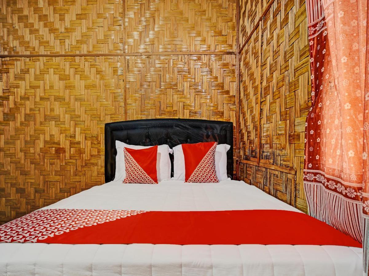 Oyo 90209 Dk Singarimbun Berastagi Homestay Exterior foto