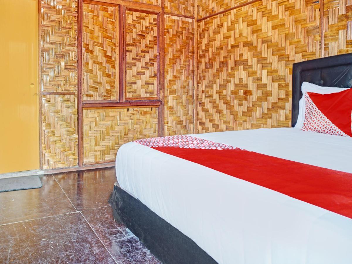 Oyo 90209 Dk Singarimbun Berastagi Homestay Exterior foto