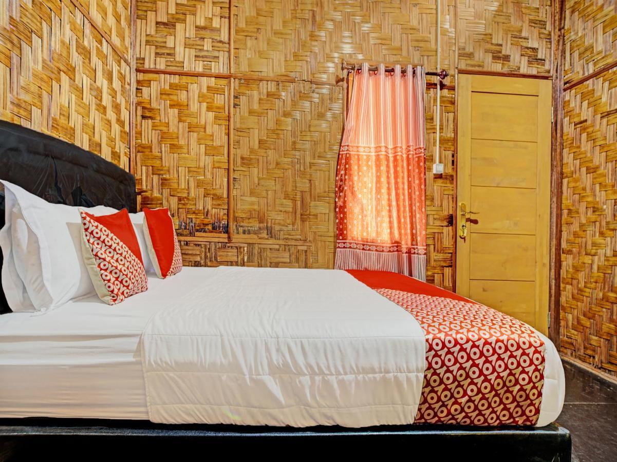 Oyo 90209 Dk Singarimbun Berastagi Homestay Exterior foto